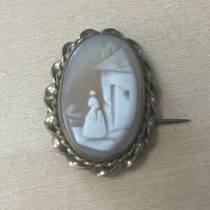 Vintage very small shell carved Cameo Brooch with Gold-Tone Frame.